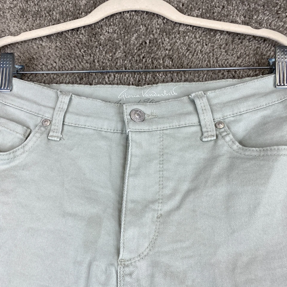 Pantalón corto de mezclilla Gloria Vanderbilt Amanda para mujer talla 4 gris verde tiro medio 5 bolsillos Foto 2 de 4