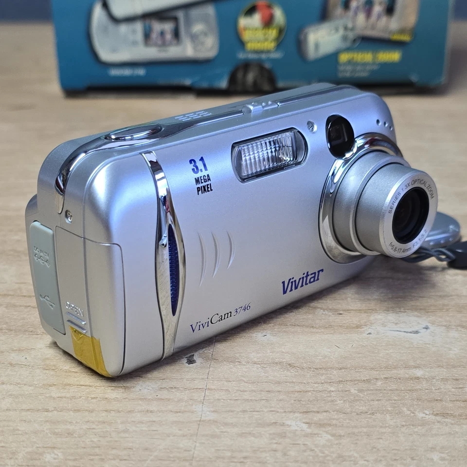 Vivitar ViviCam 3746 12.0MP Digital Camera Silver in box with accessories   - Image 3 of 4