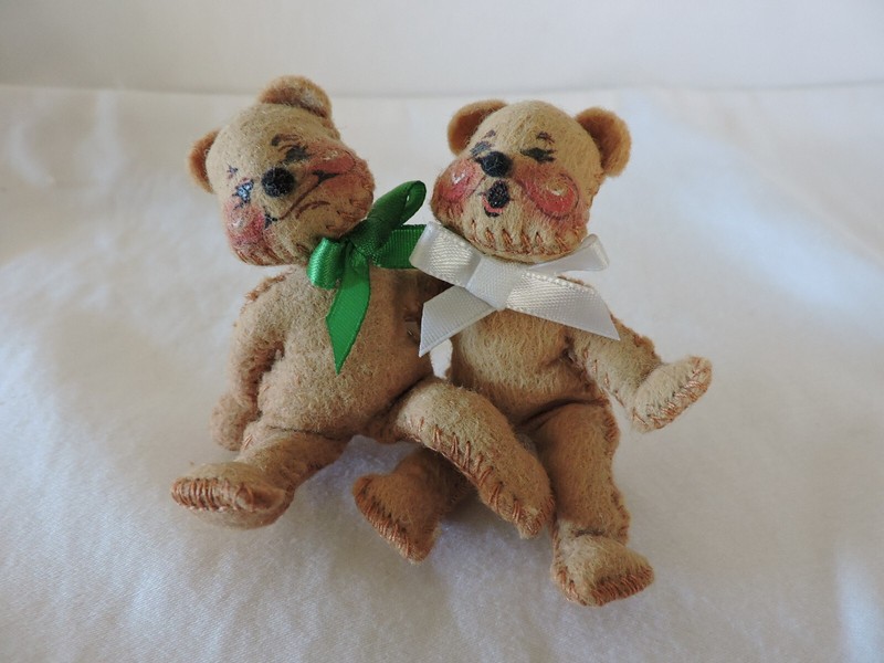 Twin Seated Hugging Miniature Bears by Annalee’ 87