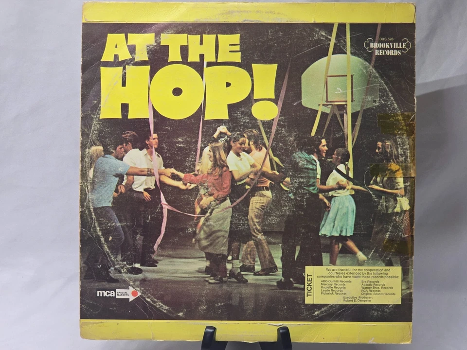 VARIOUS ARTIST TRIPLE LP AT THE HOP Album VG+ Vinyl Record DXS 528 Foto 2 de 3
