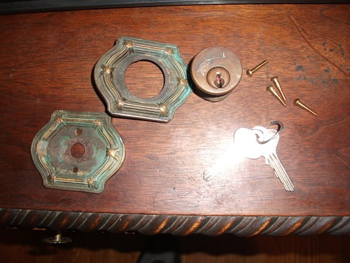 Tirador de manija de puerta delantera exterior de latón con palanca de pulgar-cilindro incluido + 2 llaves - Imagen 6 de 7