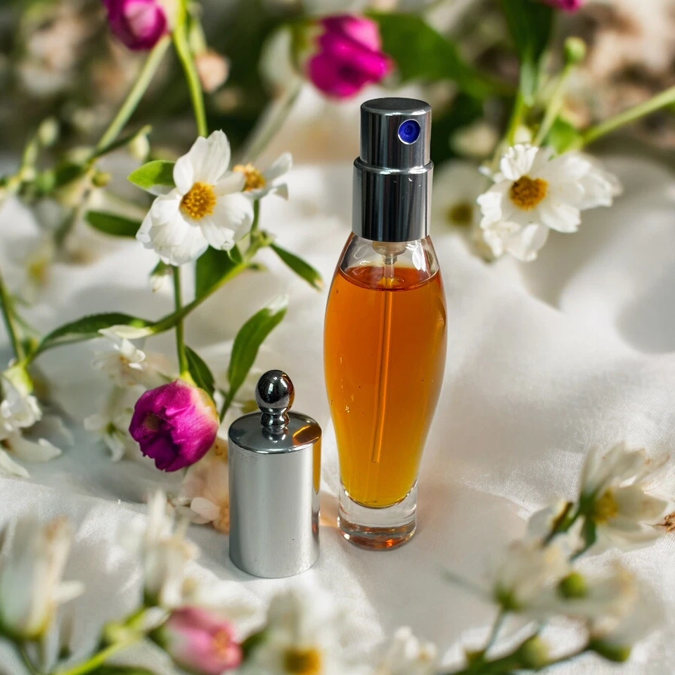 Vivid By Liz Claiborne Eau De Perfume Spray 0,33 Fl Oz Bolsa Tamanho 4” Altura Floral - Imagem 2 de 4