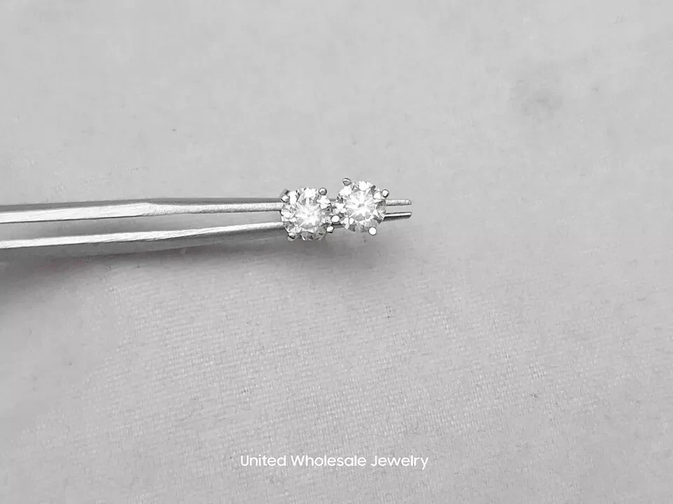 Aretes de diamantes minados naturales genuinos de 1 quilate en oro blanco sólido de 14 K Foto 2 de 4