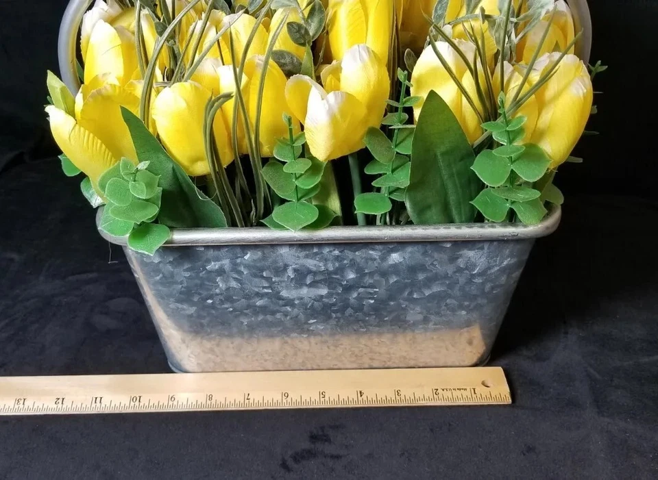 Arreglo Floral Narcisos Tulipanes Amarillos Artificiales en Metal Lata Spring  Foto 3 de 4