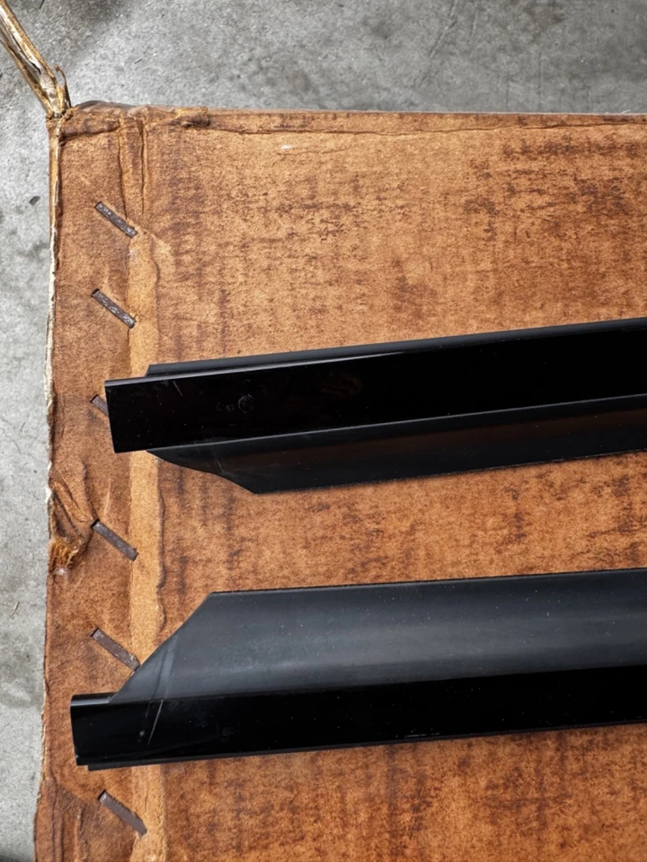 2008-2017 MASERATI GRANTURISMO LH RH BELT MOLDING - Image 2 of 3