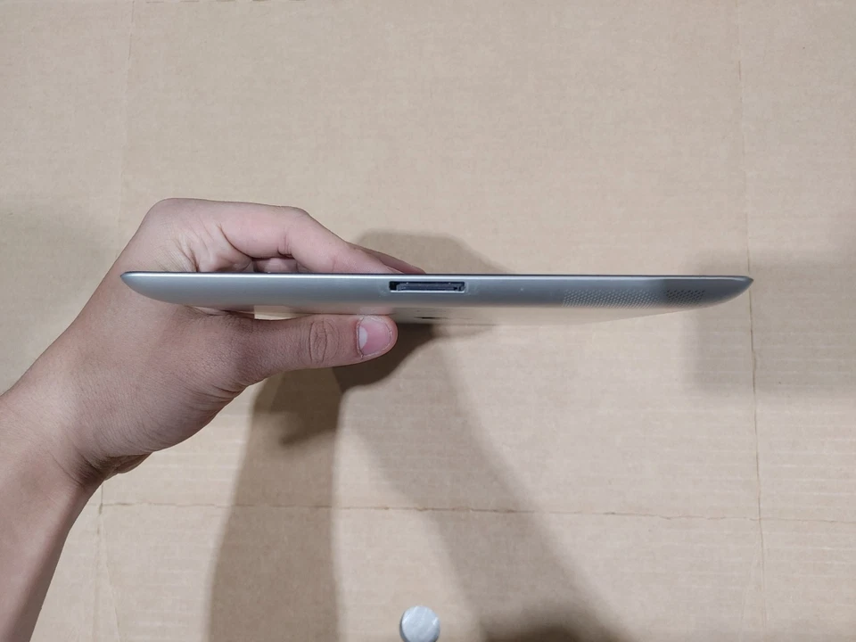 Good Condition Apple iPad 2nd Generation Black 9.7in 16GB Wifi + 3G Tested Works - Image 4 of 4