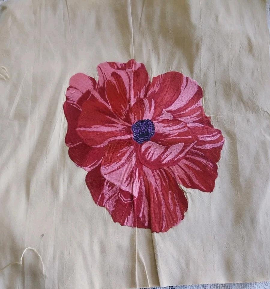 Superbe  broderie florale sur soie beige foncé de 44 cm.de côté.  Parfait état  - Photo 4/4