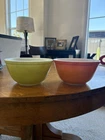 Vintage 70s PYREX 402 7” Set of 2 Orange Green 1 1/2 Quart Mixing Bowls Nesting