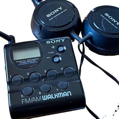 Sony Walkman SRF-M70 AM/FM Pocket Radio Black w/ Sony Headphones