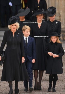 Queen Elizabeth Farewell Photo 8x10 Royal Princess Charlotte Kate Prince George