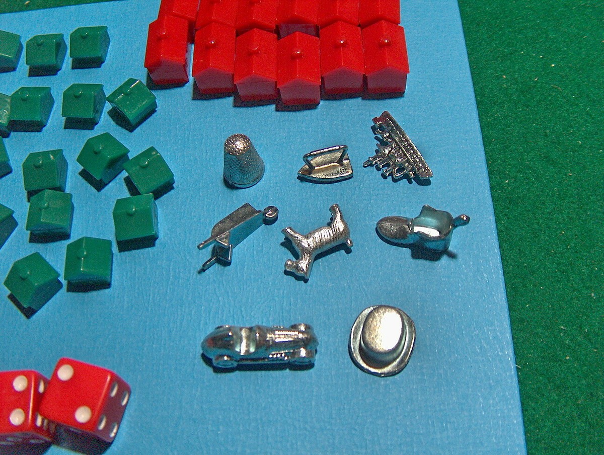 Set Pezzi Di Ricambio Monopoly - 12 Alberghi Rossi, 32 Case Verdi E 8 Personaggi In Metallo, Per Gioco Da Tavolo