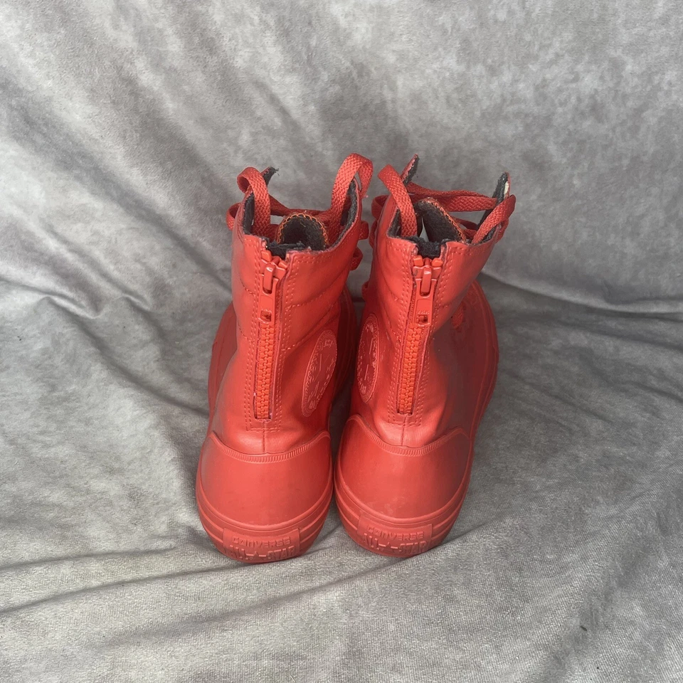 Bota de moda Converse Chuck Taylor para mujer de tiro alto roja de goma 549592C talla 7,5 Foto 4 de 4