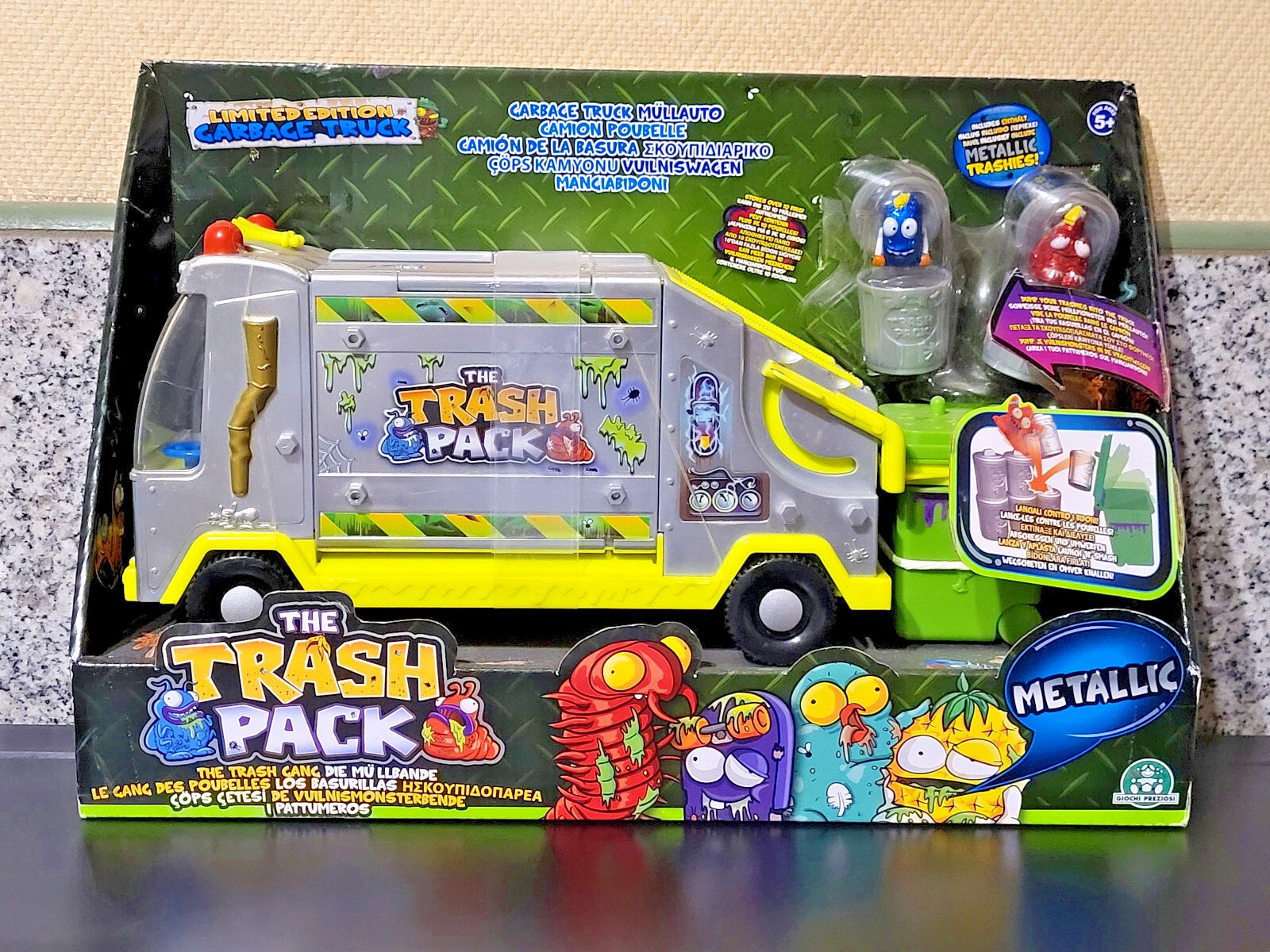 Camion poubelle de collection Trash Pack avec Trashies métalliques