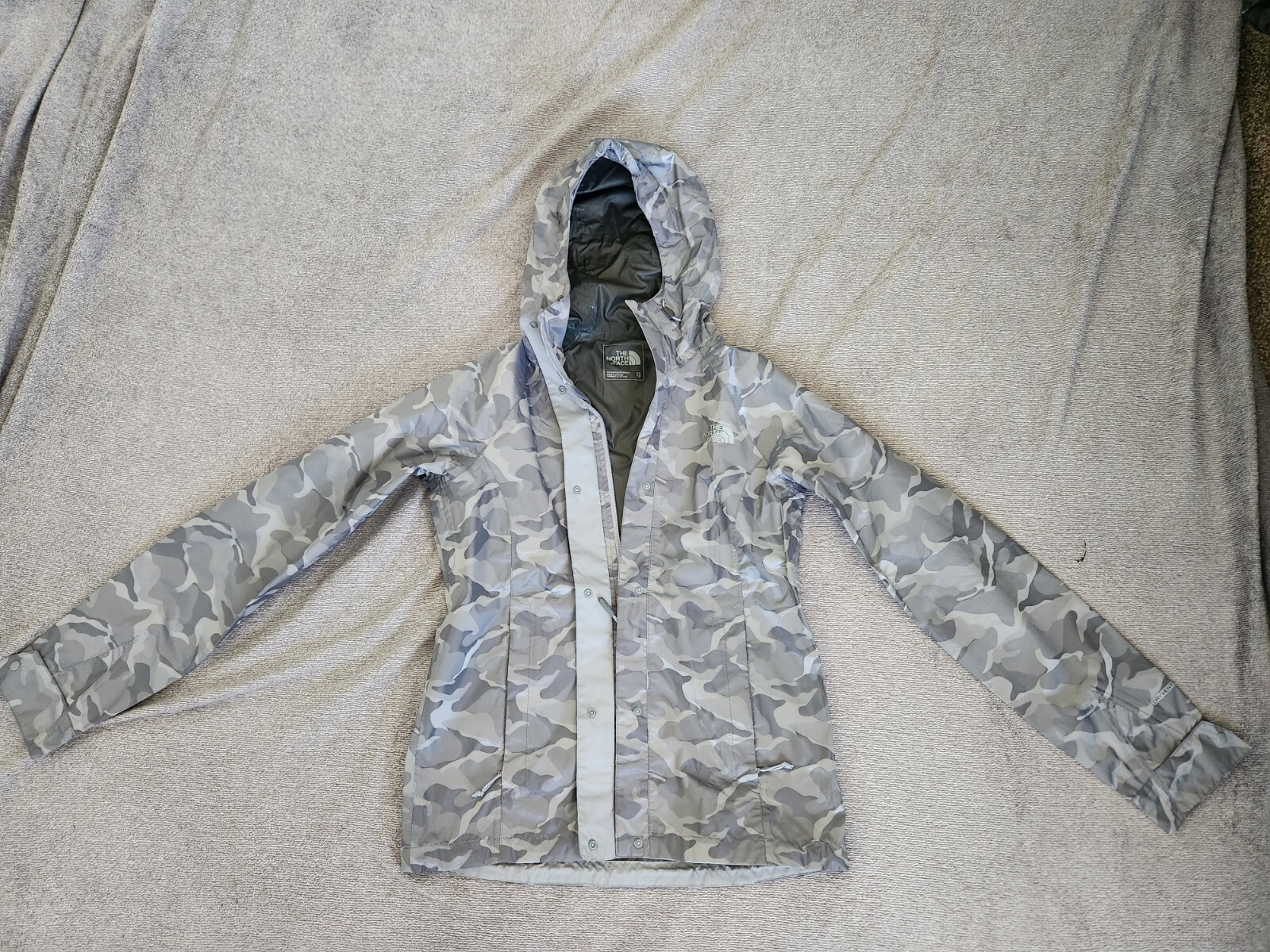 The North Face Waterproof Raincoat Jacket for Outdoor Adventures  -image