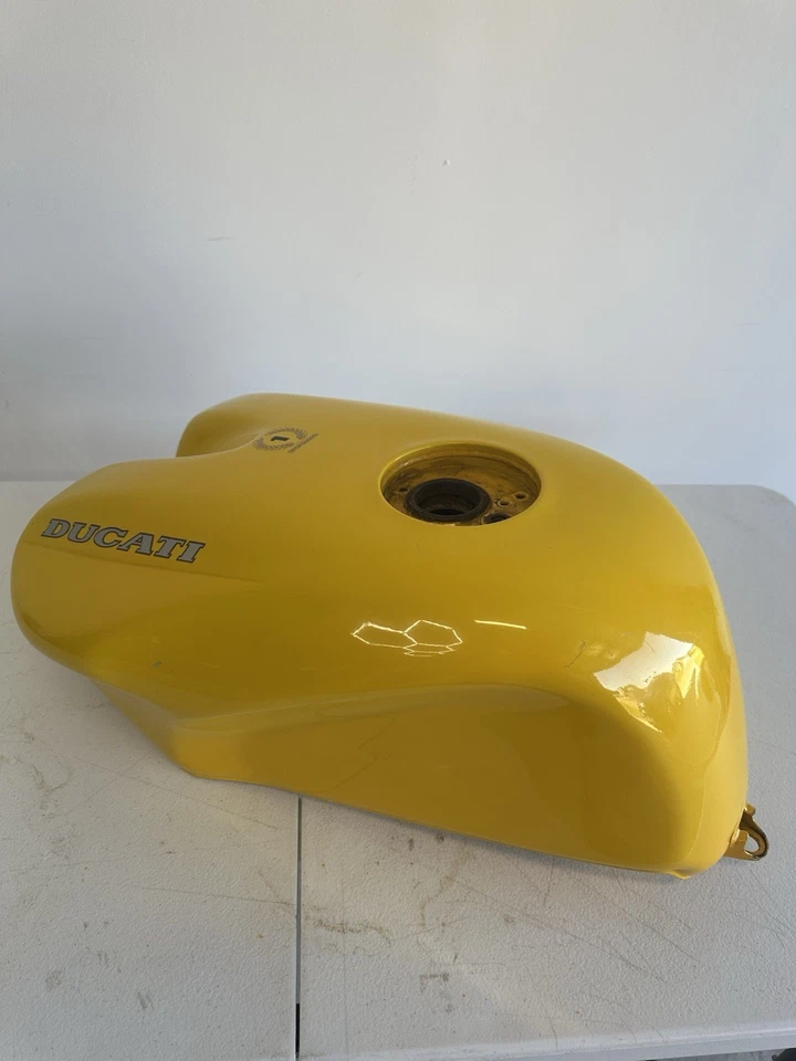 Depósito de gasolina amarillo Ducati 748 916 996 998  Foto 2 de 4