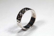 VINTAGE SOUTHWEST STERLING SILVER BAND RING. SIZE 8.25