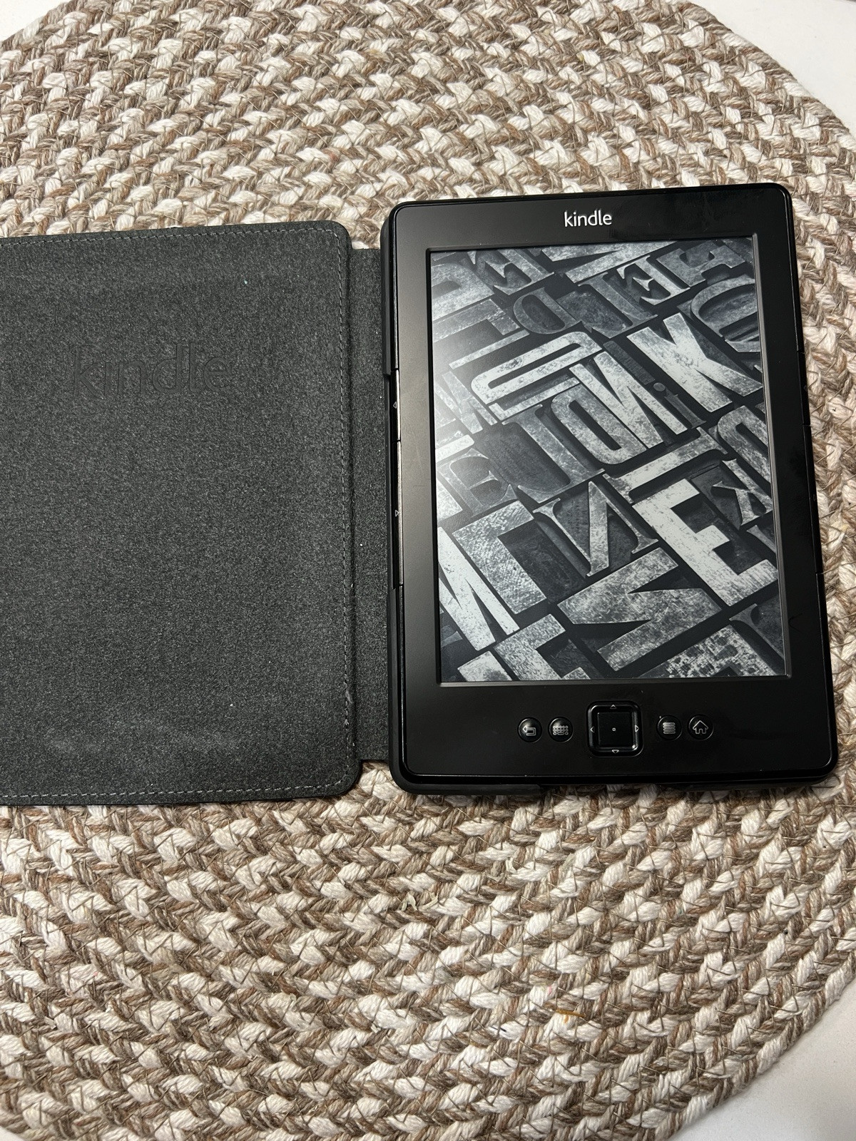 Amazon Kindle Model D01100 4th Generation eReader - Wi-Fi-image