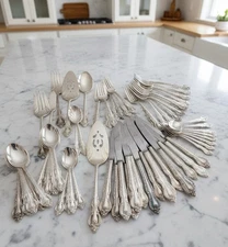 74 Pcs Countess International Silver 1969 Silverplate Flatware Set Cloth Case