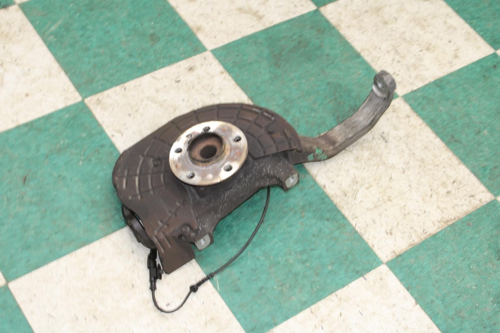 Maserati Ghibli 2014-2017 Front Right Steering wheel hub