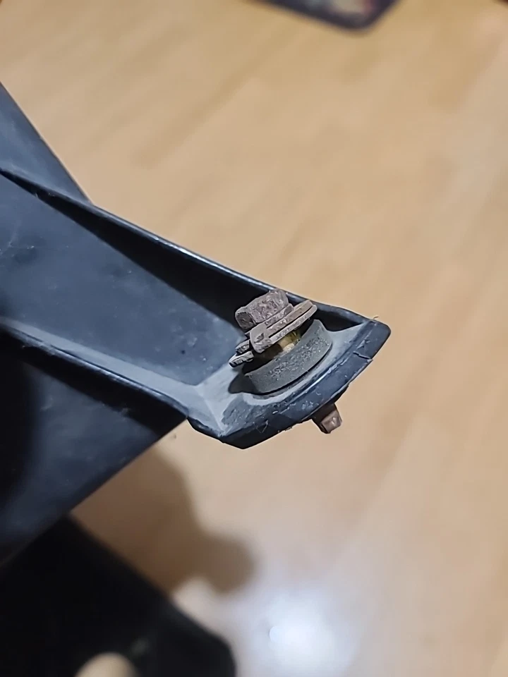 Filtro de aire carcasa motor de 4 cilindros de 1996 TOYOTA TACOMA Foto 4 de 4