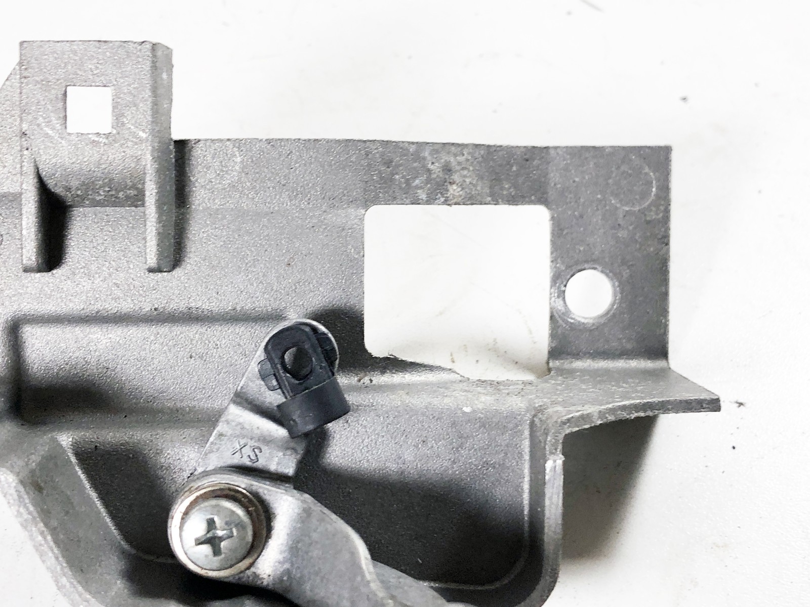 03-13 Maserati Quattroporte M139 Rear Left Door Handle Holder Bracket 15059 OEM