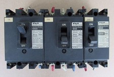 3 PCS FUJI ELECTRIC AUTO BREAKER: SA33 30A 15A 3 POLE AND SA32 10A 2 POLE