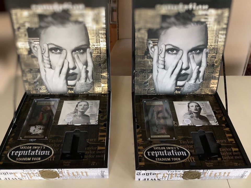 Taylor Swift reputation Stadium Tour VIP Box | eBay