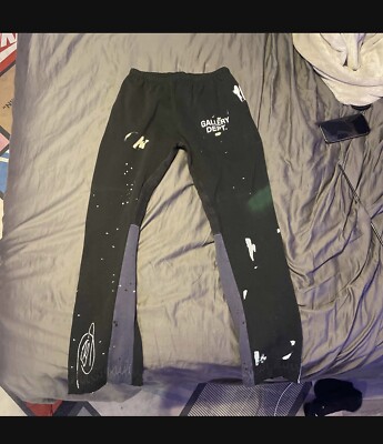 パンツ GALLERY DEPT LOGO FLARE SWEATPANTS Gallery Dept. GD Logo Flare Sweatpants Purple – PIECES