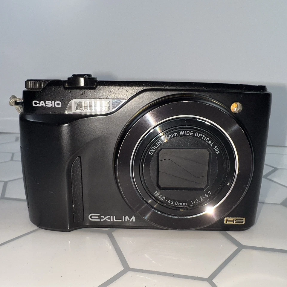 Casio EXILIM EXFH100 10MP Digital Camera battery Charger Small Defect In Screen - Image 2 of 4