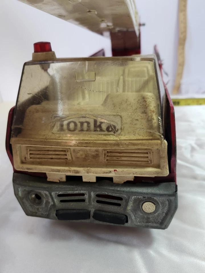 Vintage 1975 Tonka Aerial Ladder Fire Truck #32202 - Pressed Steel Truck TONKA - Image 2 of 4