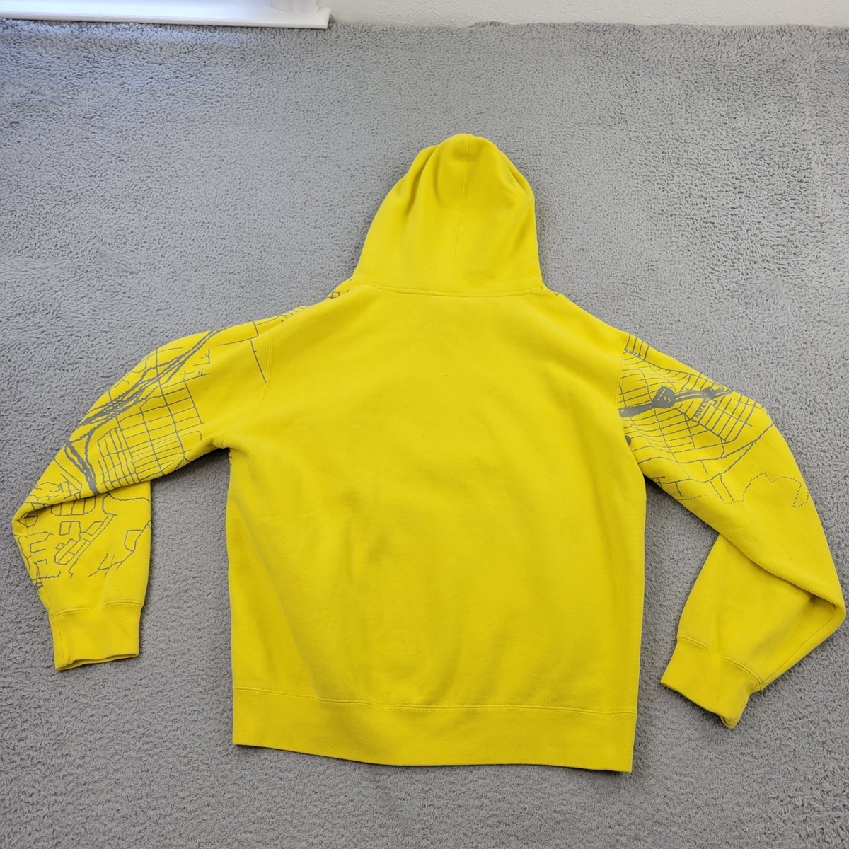 DC Hoodie Mens Large Yellow Logo Graphic Long Sleeve Y2K 90s