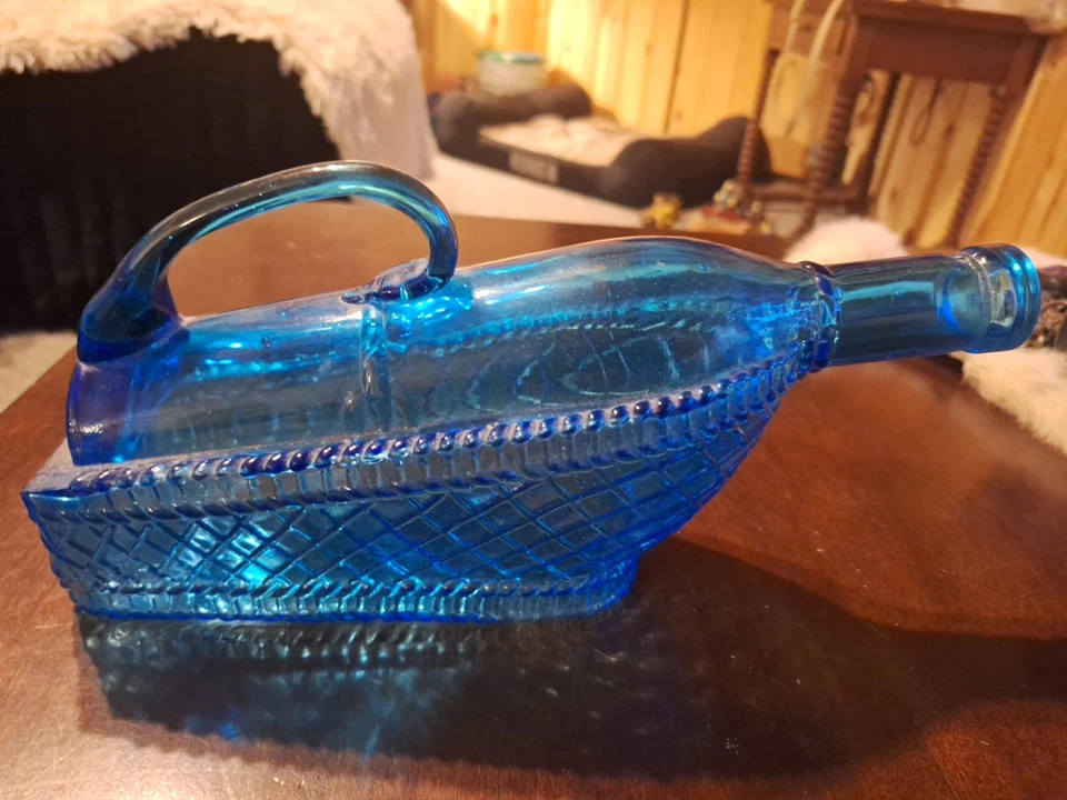 Jarra de vino de vidrio azul hecha en Taiwán Foto 4 de 4