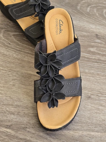 Clarks Donna Merliah Raelyn Pelle Dettagli Floreali Zeppa Regolabile. Taglia 11 M