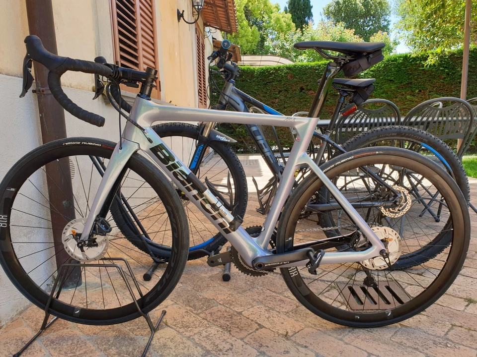 bicicletta da corsa in carbonio - Immagine 2 di 4