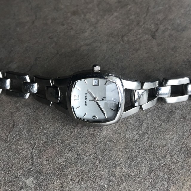 24 HR MOON PHASE MENS RELIC BY FOSSIL 2TONE DEPLOY. BAND RUNS WELL 3