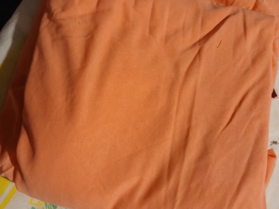 Vintage light weight knit fabric - Image 3 of 3