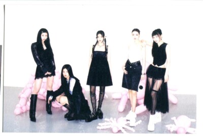 Itzy Gold postcard Yeji Lia Ryujin Chaeryeong Yuna