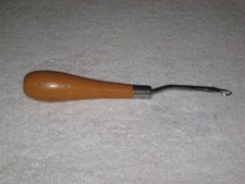 READICUT WOOD HANDLE RUG HOOKING TOOL