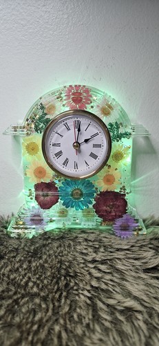 Desktop Clock| Pressed Flowers Preserved Clock| Epoxy Resin Table Lamp Clock - Picture 6 of 8