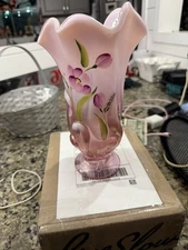 Fenton**TULIP DELIGHT ON ROSEMILK OPALESCENT GLASS SWUNG/HANKERCHEIF VASE**2005
