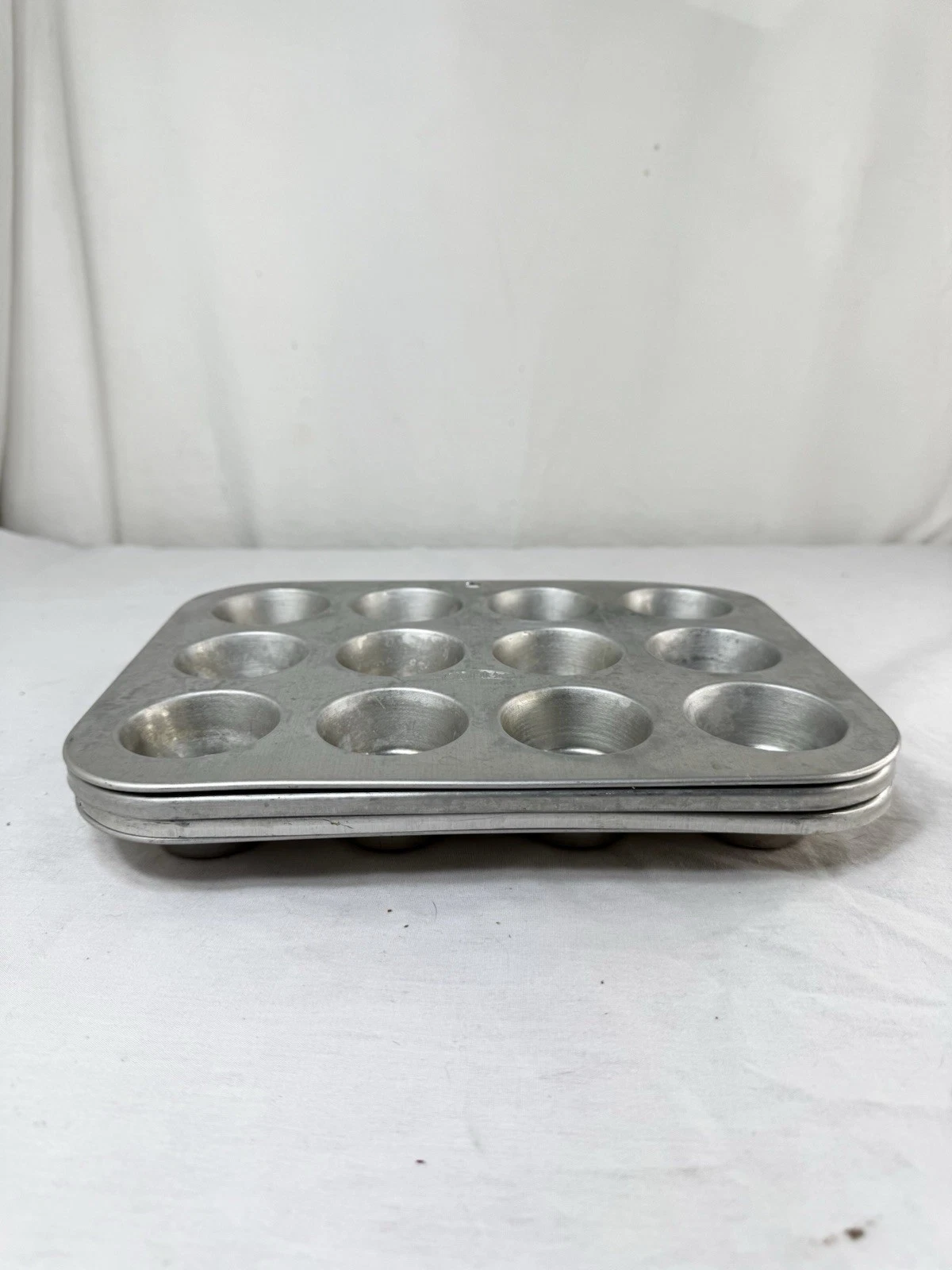 4 Vtg Mini Cupcake Pan Set Tins Aluminum 12 Muffins Each Nesting Comet Wear Ever
Opens in a new wind