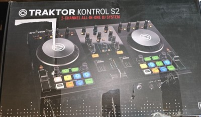 Native Instruments Traktor Kontrol S2 MK2 - DJ Mixer Controller - inkl. Software