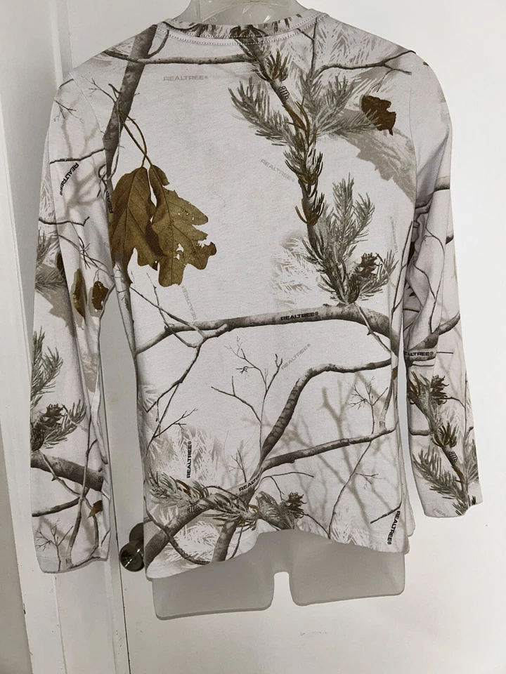 Used Ladies REALTREE APS White Snow Camo Long Sleeve T-Shirt Womens Med (8-10) - Image 2 of 4
