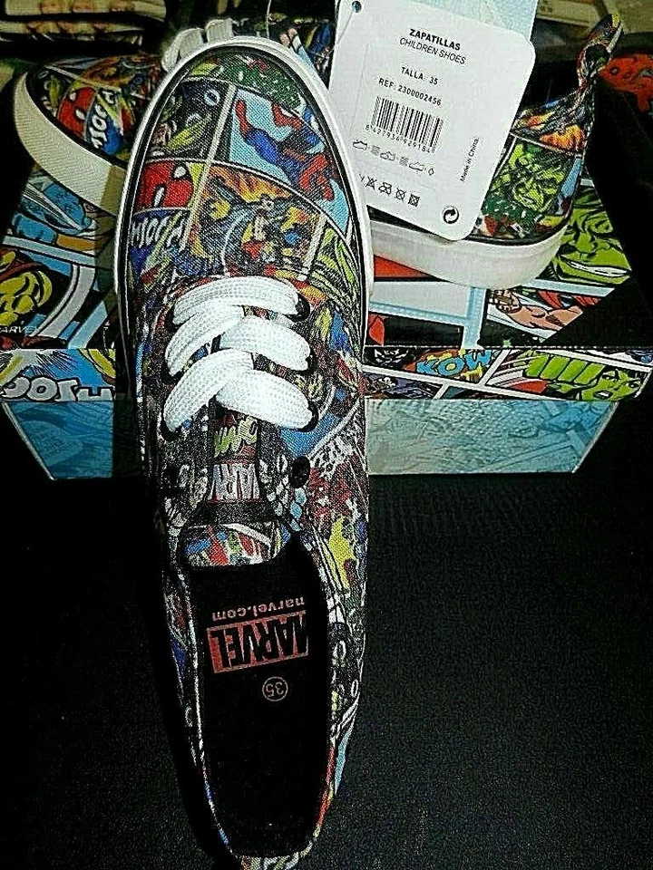 Zapatos para correr de lona con patrón Marvel para niños pequeños talla 5 - Cerda exclusivos españoles Foto 2 de 2