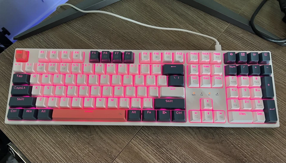 Redragon K668 RGB Gaming Keyboard, 104 Keys + Extra 4 Hotkeys, Red Switches - Image 2 of 4