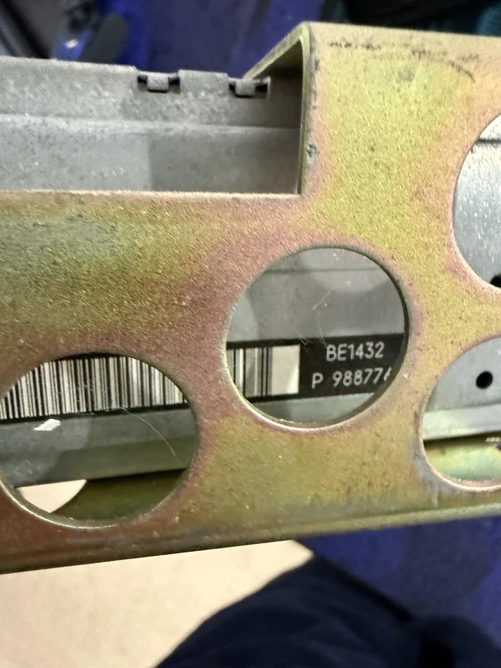 Becker Radio BE1432 W140 - SL R129 Cambiador de CD + Amplificador Sintonizador Fotos sin probar Foto 4 de 4