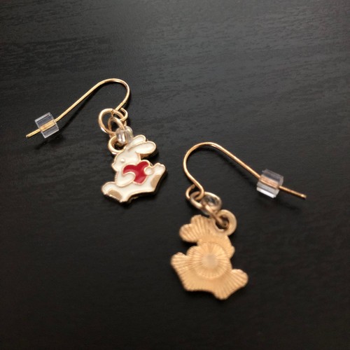 Funny Bunny - Golden Tone Hook Dangling Earrings - Bild 6 von 6