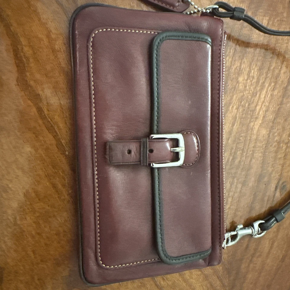 Vtg COACH Soho Leather Wristlet Clutch Snap Front Flap Pocket w Buckle Burgundy - Image 2 of 4