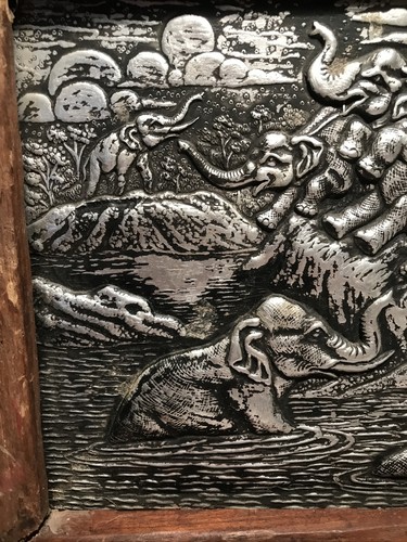 Escultura en relieve de metal de colección elefantes marco de madera con ganchos arte de pared rústico único en su clase - Imagen 2 de 12