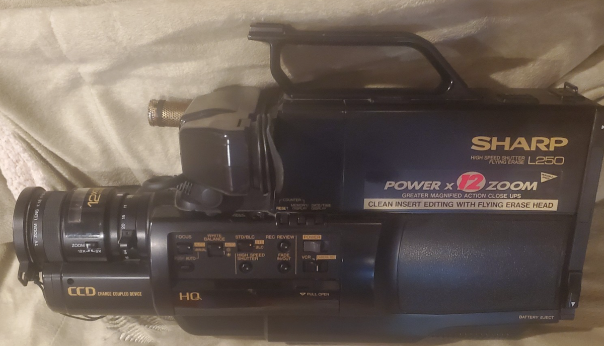 SHARP VL-27-W.   ハンデイカメラorビデオ Sharp 8 Viewcam VL-E34 Hi-Fi Monaural VHS-C Video Camera w/ Bag